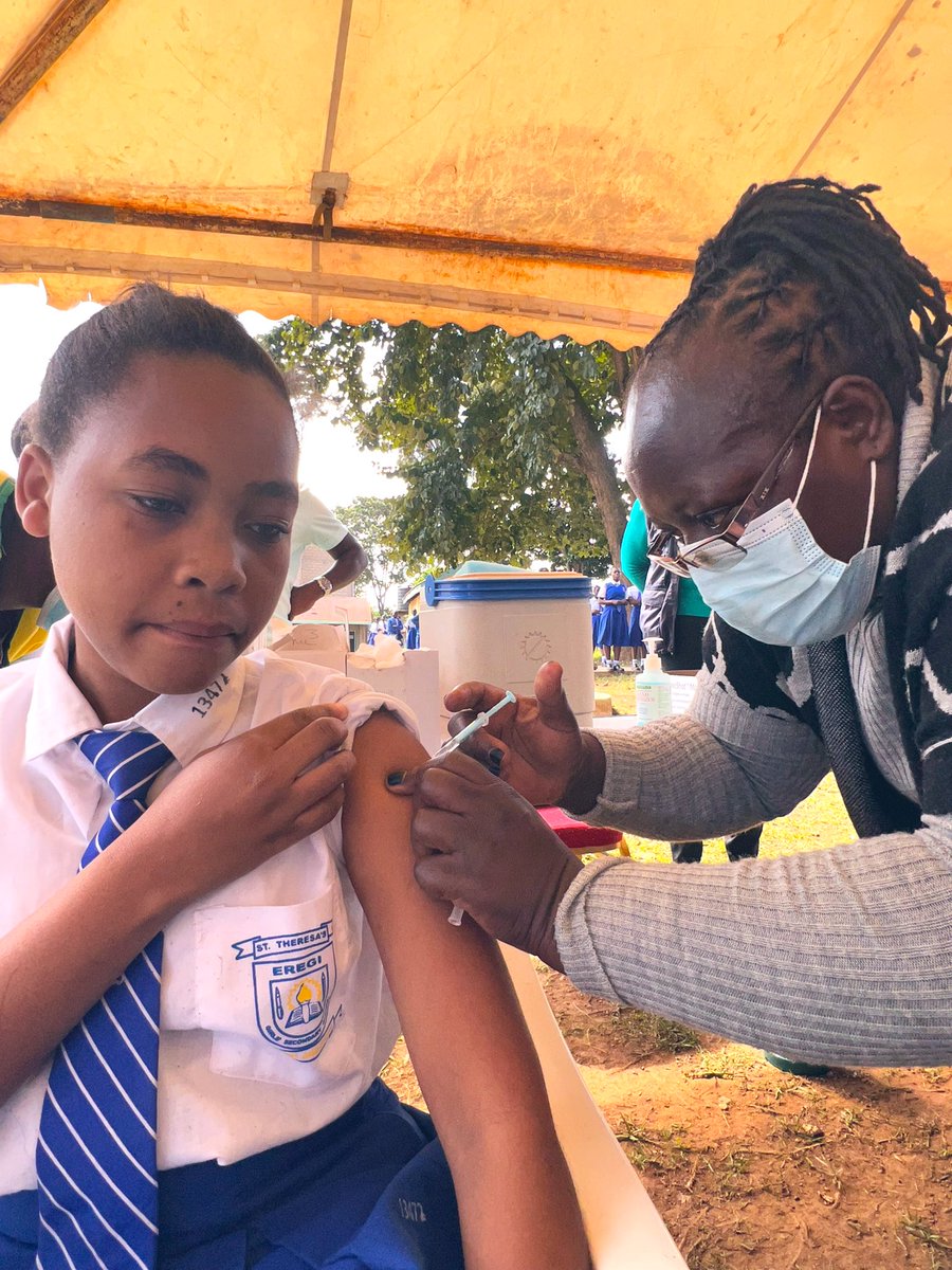 WHOKenya's tweet photo. @WHO &amp; @MOH_Kenya are this week encouraging citizens to take #COVID19 vaccines in Kakamega, Kilifi &amp; Kisumu counties. Students from St Theresa Eregi Girls Secondary School are among those who got vaccinated. The campaign will run for 10 days.
#PataChanjoKaaChonjo 
@VaccinesKenya https://t.co/JKQdHYJGN6