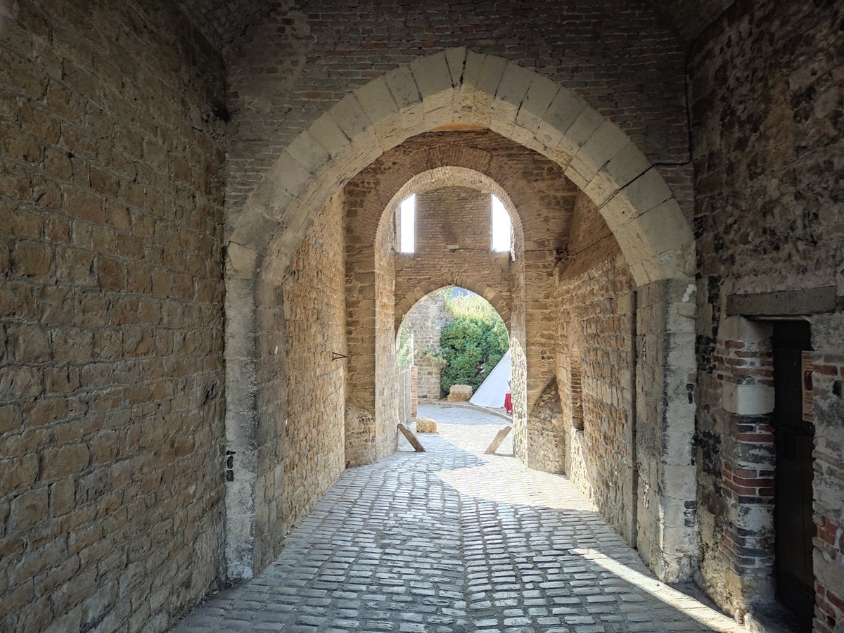 YannickARFradin's tweet photo. Quelques photos souvenir des Fêtes Guillaume de Saint-Valéry-sur-Somme les 16 et 17 juillet 2022
#saintvalerysursomme #feteguillaume #fetemedievale #dedicaces #litteraturedelimaginaire #sfff #fantasy #medfan #medievalfantastique #contes #legendes #yannickfradin #yannickarfradin https://t.co/JE98rxPwXT
