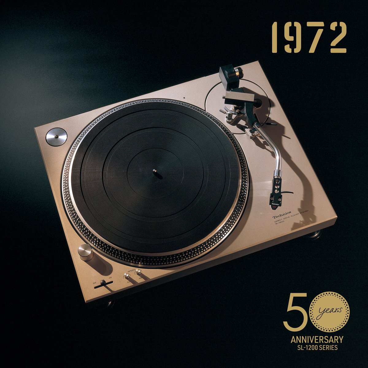 1972 / SL-1200
The First Standard Turntable for the Disco/Club Scene

The equipped high-performance direct drive system brought the large and heavy-duty platter to the rated rotation speed in just 1/2 of a turn and had minimal rotation irregularity.