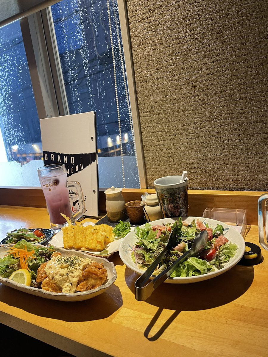 minprrsk's tweet photo. 最近は友達と居酒屋行ったりトゥンカロン食べたり食べてばっかで幸せ〜^_^
今日はマツパと美容室行ってきた🍃一年ぶりに前髪つくったけど違和感(･･;)

＃日常垢 https://t.co/IXU0T7x721