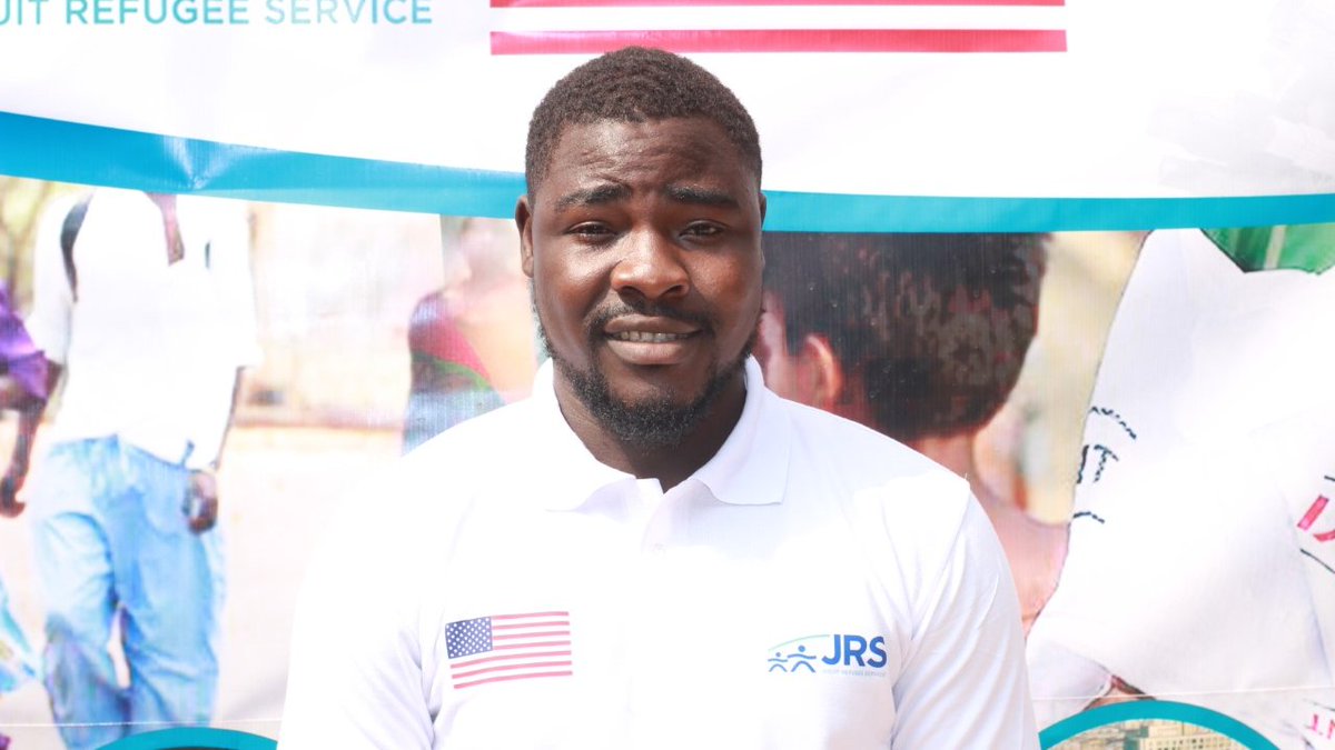 jrs_waf's tweet photo. «Notre projet fait dans le #recyclage♻️ des pneus usés, qui ont tendance à être négliges et brûles dans la nature, ce qui détruit notre #environnement.» 
Eben-Ezer, #réfugié 🇨🇫 à Bertoua,🇨🇲, participant du programme de JRS d'incubation-accélération d’idées de projets. @StatePRM https://t.co/iLE8vqADIT
