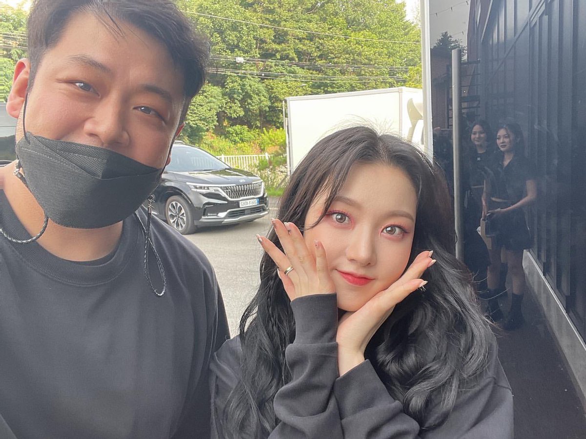 dddreamnote's tweet image. 220719 @/insungbyun instagram update with dreamnote!

"though i have a job where i get to see a lot of celebrities, it's my first time getting asked to take a photo together (by a celeb). long live* girl group, long live dreamnote, long live youi"

#dreamnote #드림노트