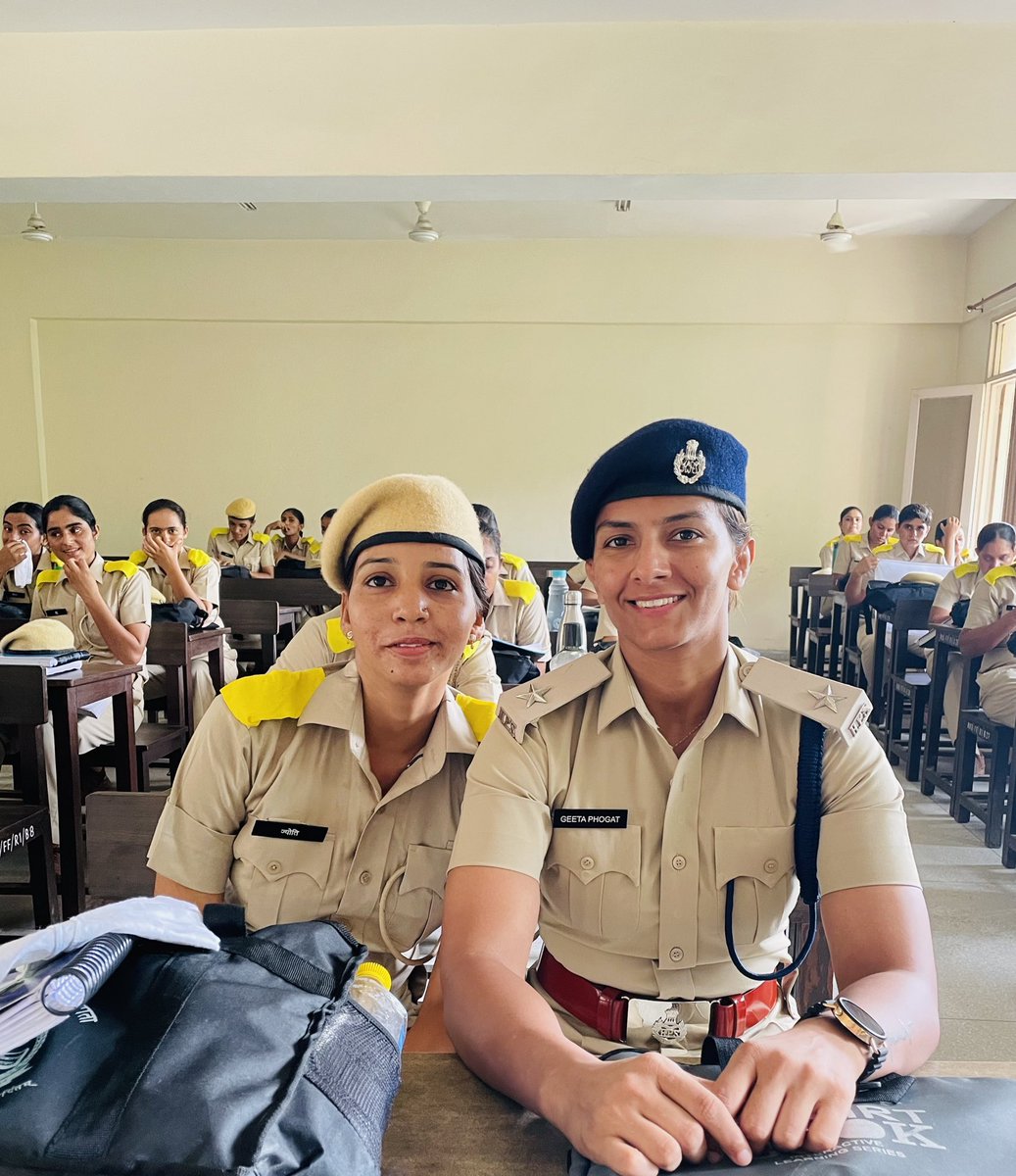 geeta_phogat's tweet photo. #collagetime #haryanapolice https://t.co/YnubADbRi9