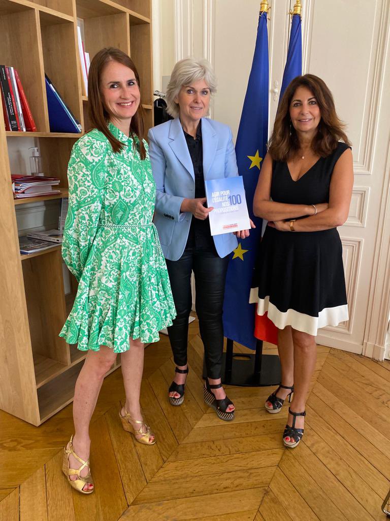 Connecting Leaders Club (@connectleadersc) on Twitter photo 📖Remise du livre blanc 2021 à <a href="/RomeIsabelle/">Isabelle Rome</a>
Le #ThinkTankMC continuera d’être force de propositions auprès des décideurs politiques pour faire bouger les lignes
👉 Retrouvez nos 1️⃣0️⃣0️⃣ propositions pour l’égalité ici : cutt.ly/bLBlVYC
<a href="/egalite_gouv/">Ministère chargé de l'Égalité</a> <a href="/marieclaire_fr/">Marie Claire</a> 📖Remise du livre blanc 2021 à <a href="/RomeIsabelle/">Isabelle Rome</a>
Le #ThinkTankMC continuera d’être force de propositions auprès des décideurs politiques pour faire bouger les lignes
👉 Retrouvez nos 1️⃣0️⃣0️⃣ propositions pour l’égalité ici : cutt.ly/bLBlVYC
<a href="/egalite_gouv/">Ministère chargé de l'Égalité</a> <a href="/marieclaire_fr/">Marie Claire</a>
