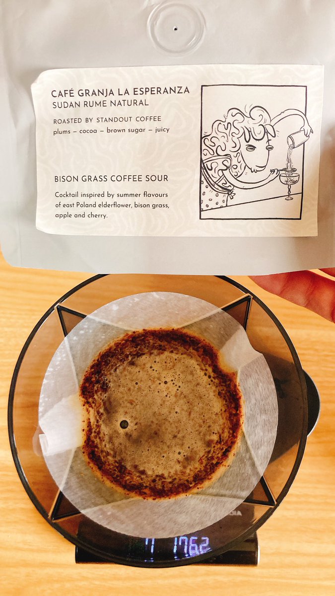 tetsu_kasuya's tweet photo. WBC2018チャンピオンのアガ。
先日のミラノで行われたコーヒーカクテルの世界大会World Coffee In Good Spirits2022でも優勝し、史上2人目？の世界大会2種目制覇を達成。まじ凄すぎ。
その際に使われたコーヒーもらってたので飲んでみたよ。
香水飲んでるみたいに美味しかった。 https://t.co/1h2KmzRRpw