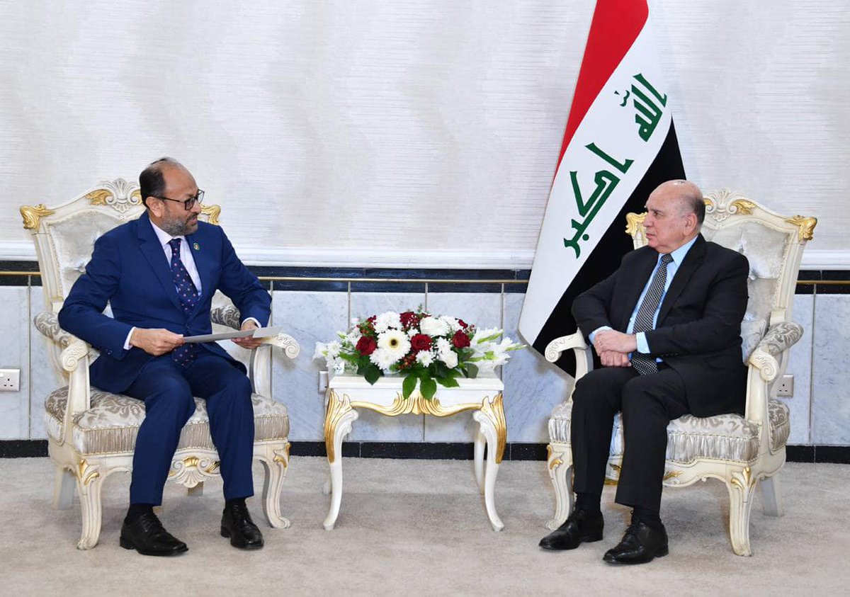 وزير الخارجيَّة يستقبل السفير البنغلاديشيّ لدى العراق 
إستقبلَ وزير الخارجيَّة فؤاد حسين، اليوم الأحد المُوافق 2022/7/17، سفير جُمهوريّة بنغلاديش لدى العراق السّيد أمدي فضلول باري، وجرى خلال اللقاء استعراض سير العلاقات الثنائيَّة بين بغداد ودكا، وسُبُل تعزيزها.