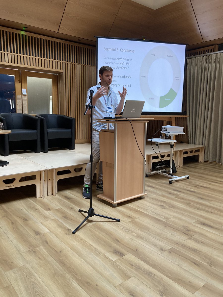 EBM_Live's tweet photo. Next Two David Sackett Fellows: Trevor Treharne on the traffic light wheel for evaluating quality of evidence in news articles and Umer Siddique on adding evidence to Wikipedia #ebmlive @CebmOxford https://t.co/VPYlvTO5cH