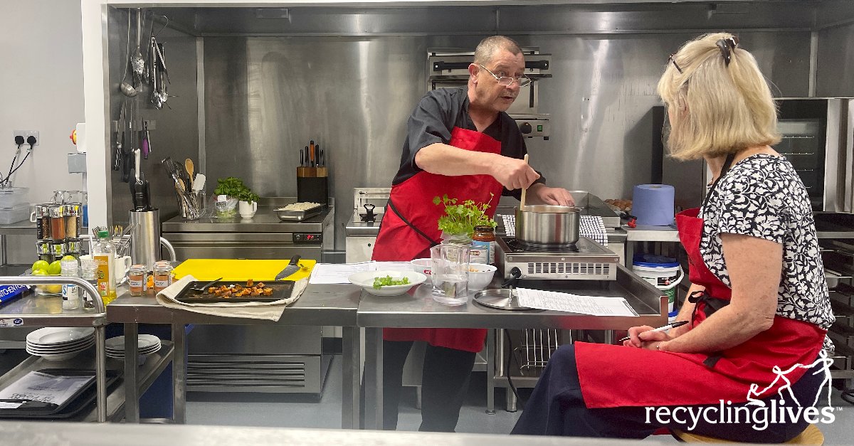 🍳 We are open! Our new Training Kitchen is now up and running. We're already busy delivering cookery classes, helping people to improve their skills, health and wellbeing. To learn more, or register interest in joining a course: recyclinglives.org/news/training-…