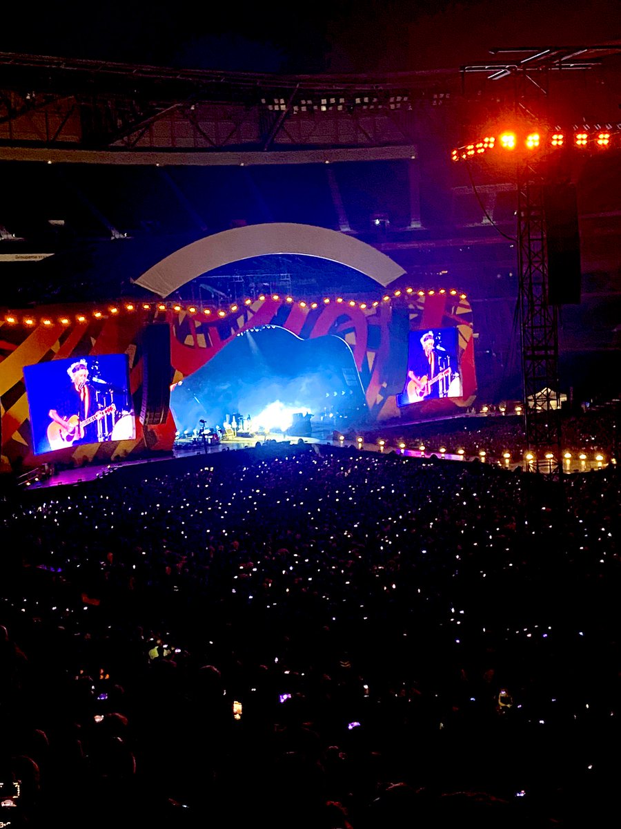 Benjamin Misery (@misery_benjamin) on Twitter photo Une énergie de folie pour <a href="/MickJagger/">Mick Jagger</a> <a href="/officialKeef/">Keith Richards</a> <a href="/ronniewood/">Ronnie Wood</a> et les <a href="/RollingStones/">The Rolling Stones</a> 🔥🤘
Un concert qu’il ne fallait pas manquer au <a href="/GroupamaStadium/">Groupama Stadium</a> , unique date en France, qui montre bien qu’il n’y a pas d’âge pour rester des bêtes de scène 😎
#YouRock #BienVieillir Une énergie de folie pour <a href="/MickJagger/">Mick Jagger</a> <a href="/officialKeef/">Keith Richards</a> <a href="/ronniewood/">Ronnie Wood</a> et les <a href="/RollingStones/">The Rolling Stones</a> 🔥🤘
Un concert qu’il ne fallait pas manquer au <a href="/GroupamaStadium/">Groupama Stadium</a> , unique date en France, qui montre bien qu’il n’y a pas d’âge pour rester des bêtes de scène 😎
#YouRock #BienVieillir
