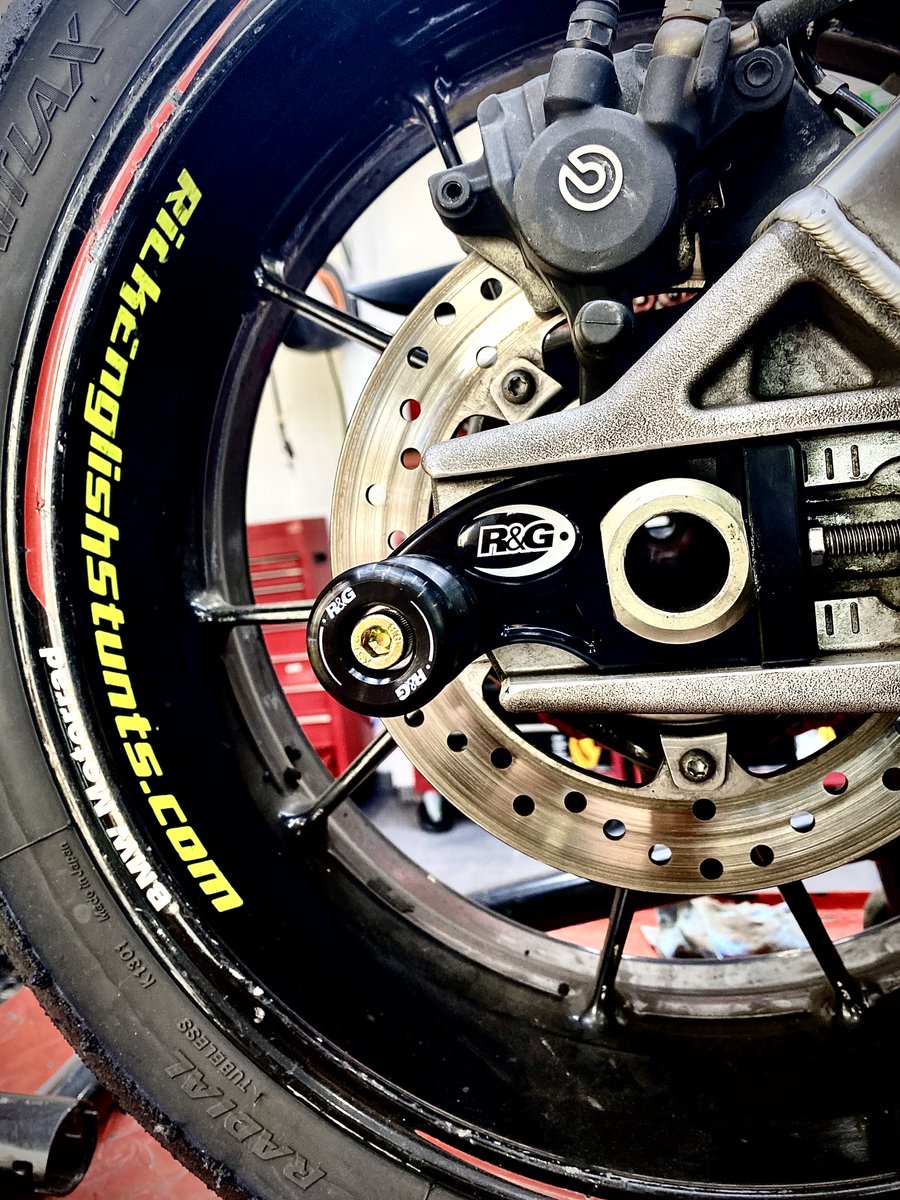 RnGRacing's tweet image. It was great to kick-start our new partnership with 3 times Taurus World Stunt Award Winner @Rick_English with a visit to our Alton HQ! 

We've kitted out his machines with a host of R&amp;amp;G goodies to ensure he's protected while training and performing.