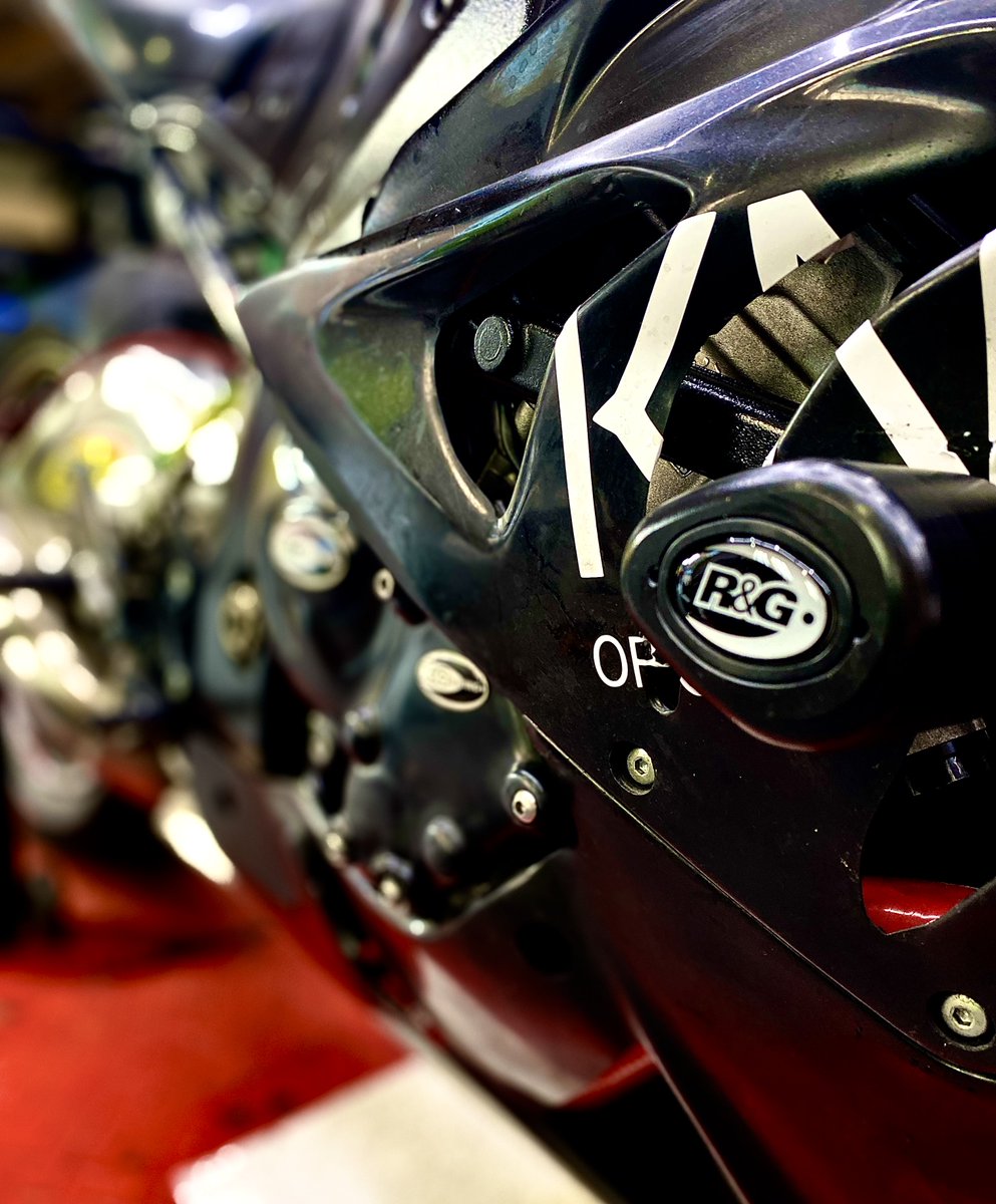 RnGRacing's tweet image. It was great to kick-start our new partnership with 3 times Taurus World Stunt Award Winner @Rick_English with a visit to our Alton HQ! 

We've kitted out his machines with a host of R&amp;amp;G goodies to ensure he's protected while training and performing.