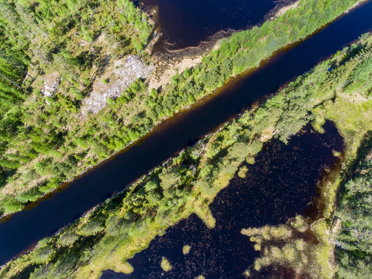Kukonharjun kanava Puumalan ja Ruokolahden rajalla.

Kohteen parkkipaikka sijaitsee kanavan koillispäädyssä ja sinne saavutaan kanavan itäpuolelta eli Puumalan puolelta.

Lisätietoja saimaageopark.fi/kohteet

#saimaageopark #UNESCOGlobalGeopark #puumala #saimaa