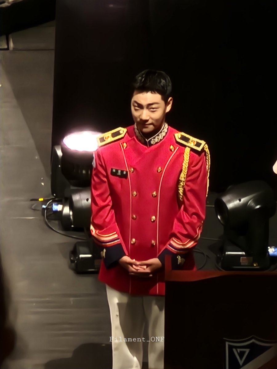 Filament_ONF's tweet image. 2층 슬쩍보고 웃고 눈깔고 이거 한 스무번 정도 본 것 같음 ㅋㅋㅋㅋ