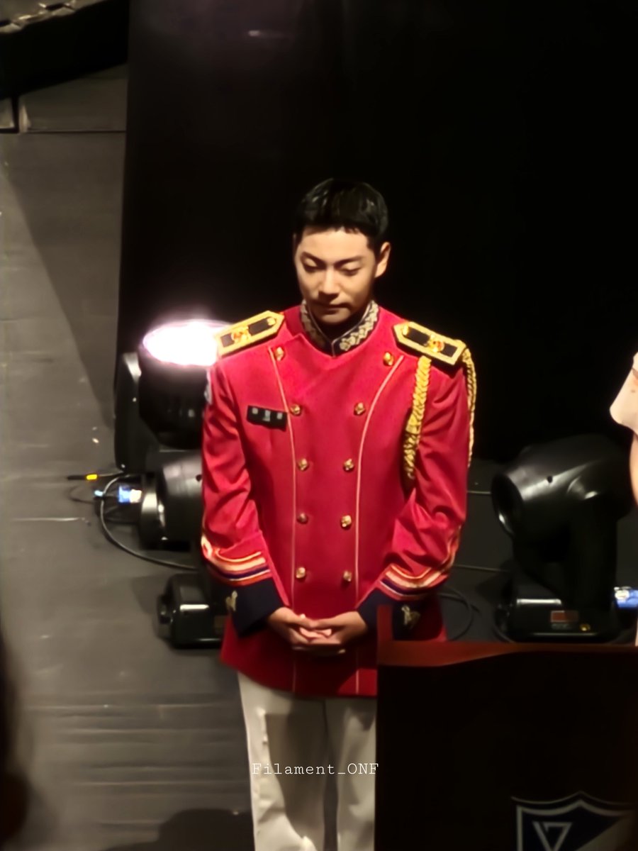 Filament_ONF's tweet image. 2층 슬쩍보고 웃고 눈깔고 이거 한 스무번 정도 본 것 같음 ㅋㅋㅋㅋ