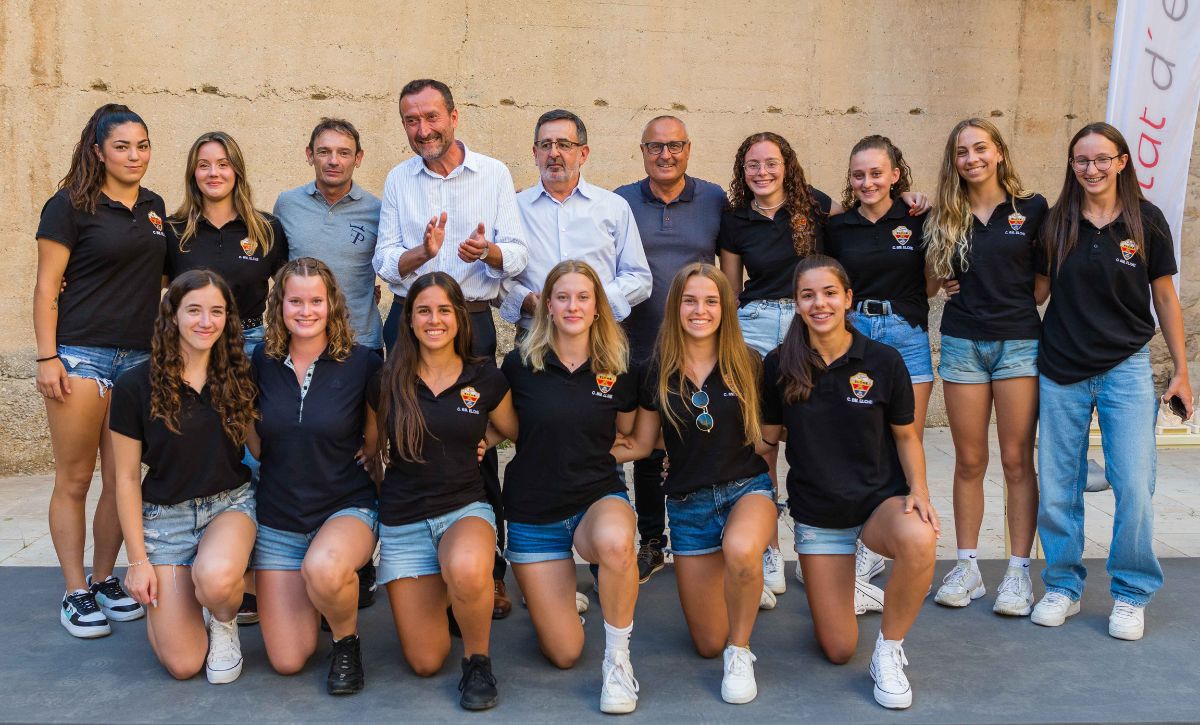 ajuntamentelx's tweet photo. 🤾 L'Ajuntament homenatja l'esport base il·licità pels seus èxits esportius durant aquesta temporada.

Més informació ➡ https://t.co/DpGjAnTmBo

#Elx #esports https://t.co/DHeAU3ryzl