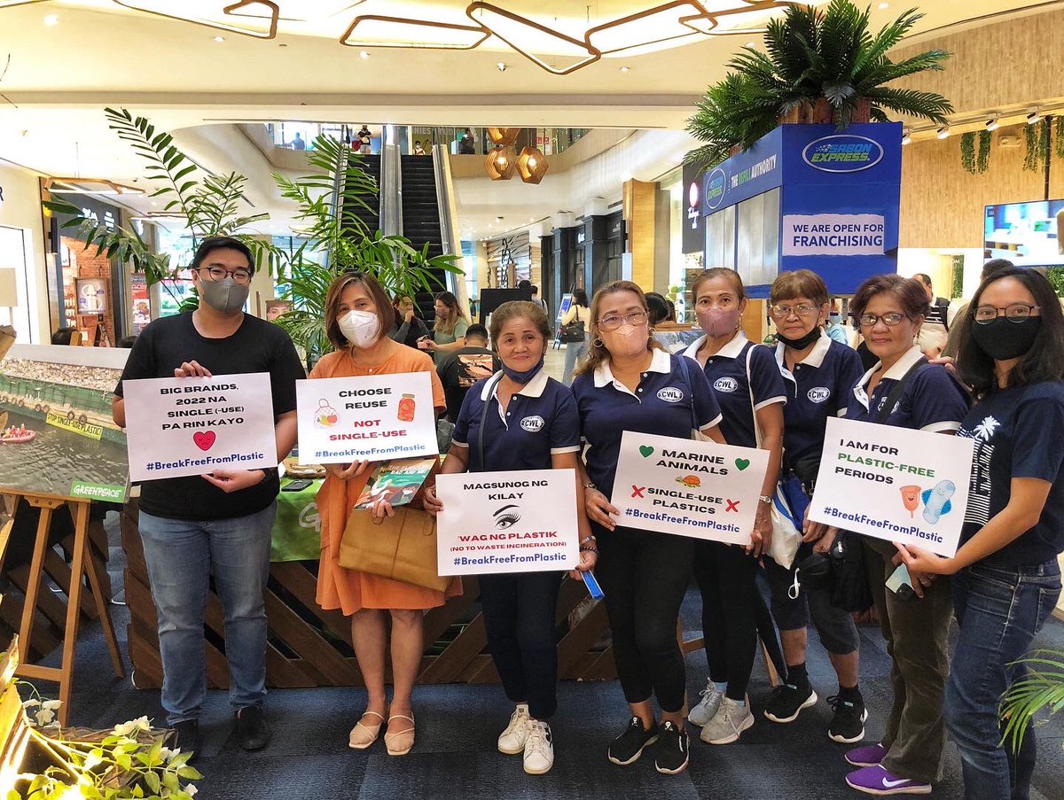 woodleworm's tweet photo. 5 hours left to visit and support Greenpeace Philippines at the Plastic-Free Bazaar at Uptown mall BGC. #breakfreefromplastic #plasticfreejuly #plasticfreepilipinas #reuserefill https://t.co/CaV6ErH2nI