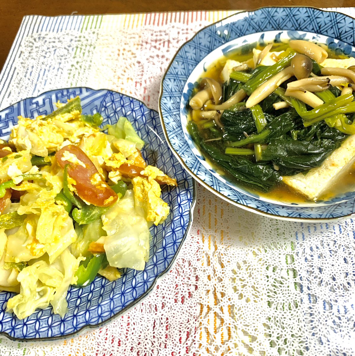 野菜炒めとあんかけ！
野菜炒めは適当ですが、ウィンナーがいい味出てる。
あんかけは豆腐を片栗粉つけて焼いているので、これもいい味(￣▽￣)

#グルテンフリー #料理記録 #glutenfree