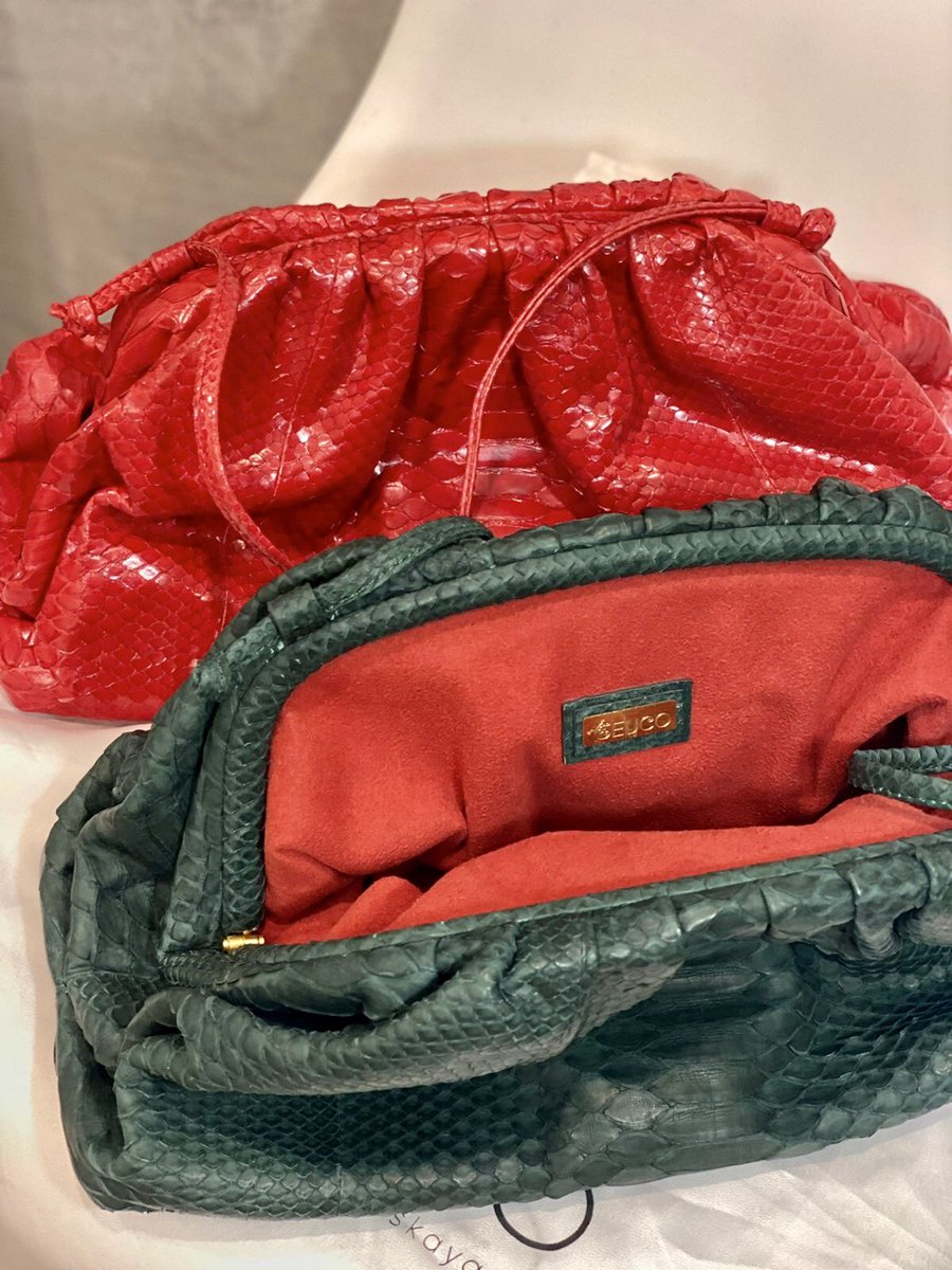 PERFECTPYTHON1's tweet image. 😍 Beautifully hand crafted python leather clutch - a statement piece ❤️. Check out our catalog on Instagram - instagram.com/perfectpython?…
#HandcraftedLuxury #BespokeLuxury #LuxuriousHandbags #CustomHandbags #BespokeHandbags #LeatherHandbags #ExoticHandbags