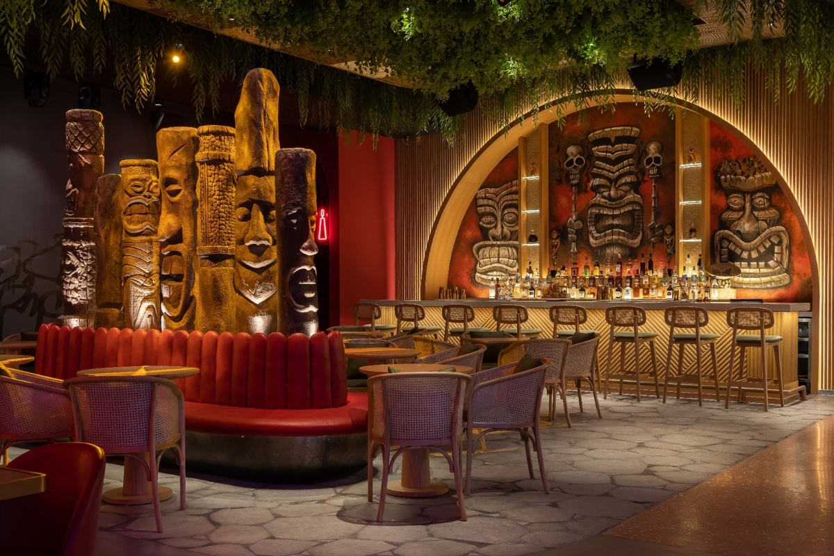 SBIDawards's tweet photo. . @4_spacedesign were tasked with designing nine distinctive bars for PAPA Dubai, each themed with a unique concept 🍹

The space transforms from a sophisticated and immersive dining experience into a chic nightlife venue with DJs and entertainment.
https://t.co/hQkZf8EOmk https://t.co/AzunXLt7Z3
