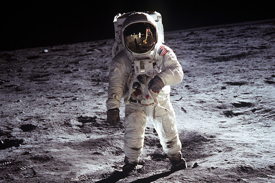 InfinityLumiere's tweet photo. Celebrate the anniversary of the Apollo Moon landing, the first step by humans on the moon on 20 July 1969, and get lost in space at DESTINATION COSMOS. 

Who are you taking one giant leap for mankind with? Reply below! 

#infinitydeslumieres #Apollo11 #Dubai https://t.co/JeXaJtDEBH