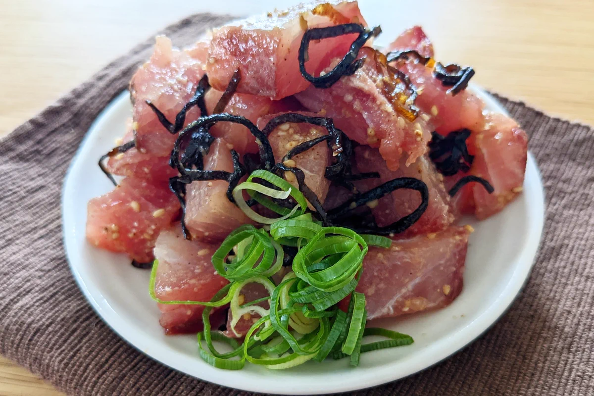 これは箸もお酒も止まらない！旨みたっぷり「ごまぶり塩こんぶ」。