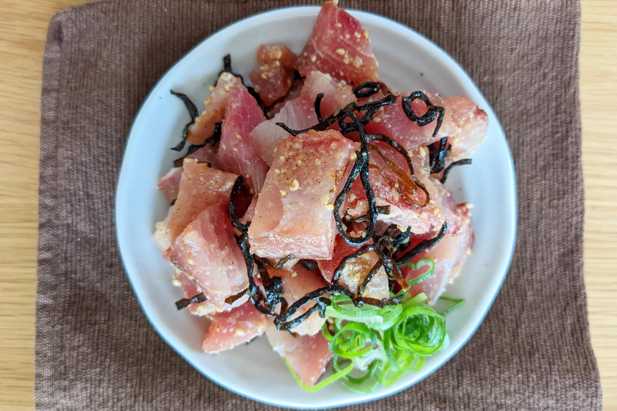 これは箸もお酒も止まらない！旨みたっぷり「ごまぶり塩こんぶ」。