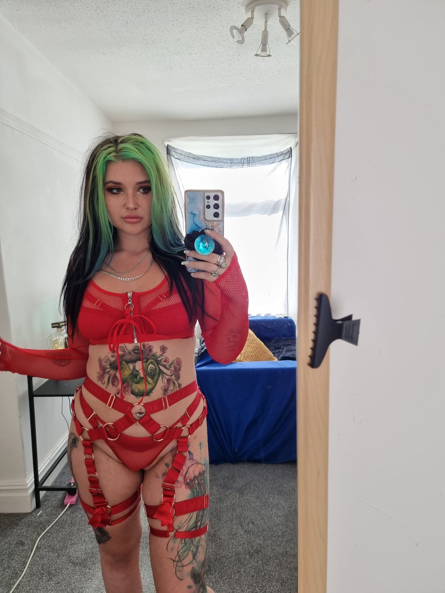 GoddessL2019's tweet photo. Walking red flag yet I've never looked so appealing https://t.co/iQ4bUZxoUF