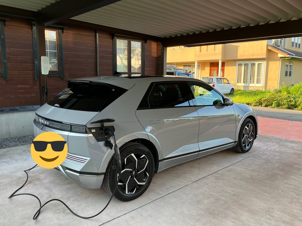 TatsuroMatsuuma's tweet image. 滋賀県高島市K様
片道120km
ヒョンデIONIC5
充電設備=ウォールコネクタ40A
分電盤交換60A→75A
幹線の張替
お昼もお客様と一緒させてもらって
車も乗せてもらいました！
シートクーラーがめっちゃ良かったです♡
#ヒョンデ #IONIC5 #ウォールコネクタ #EVコンセント工事 #高島市