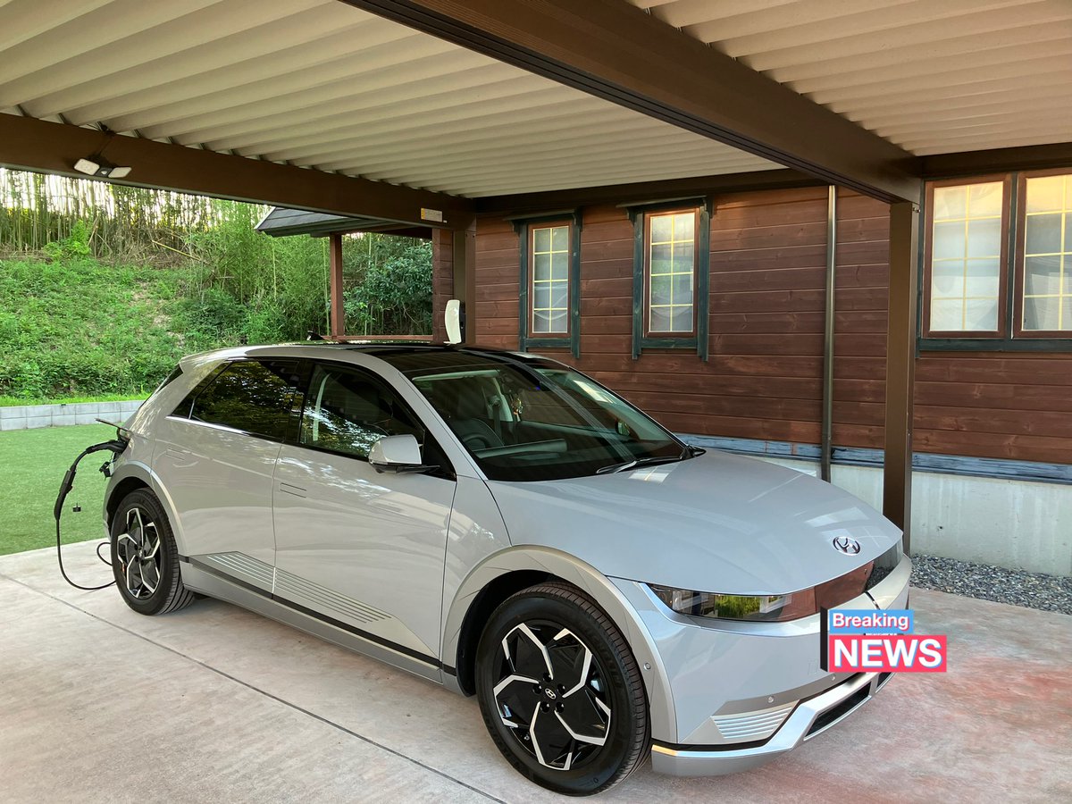 TatsuroMatsuuma's tweet image. 滋賀県高島市K様
片道120km
ヒョンデIONIC5
充電設備=ウォールコネクタ40A
分電盤交換60A→75A
幹線の張替
お昼もお客様と一緒させてもらって
車も乗せてもらいました！
シートクーラーがめっちゃ良かったです♡
#ヒョンデ #IONIC5 #ウォールコネクタ #EVコンセント工事 #高島市