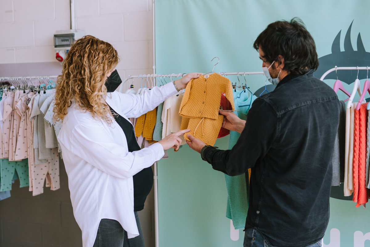 UEAnoia's tweet photo. 🚩 @micumicu fabriquen tots els seus productes a Igualada fent servir matèries orgàniques i donen feina a més de 10 tallers de la comarca 🏭🤝🏻🧶🧵

Estan especialitzats en roba i complements per nadó fins els 12 mesos 👶🏻👚🍼🧑🏼‍🍼https://t.co/GGZNvgNbgi 

#Alteucostatpercréixer https://t.co/7BTijLIr8K