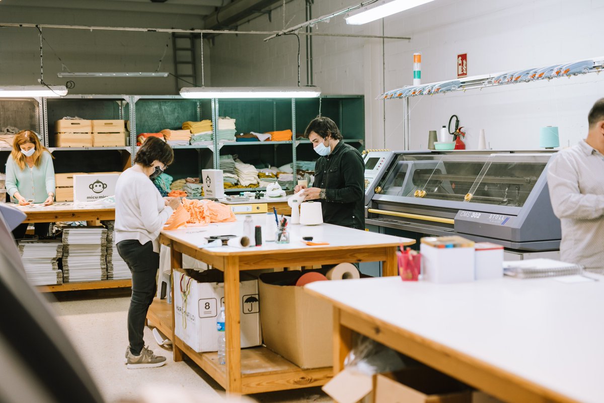 UEAnoia's tweet photo. 🚩 @micumicu fabriquen tots els seus productes a Igualada fent servir matèries orgàniques i donen feina a més de 10 tallers de la comarca 🏭🤝🏻🧶🧵

Estan especialitzats en roba i complements per nadó fins els 12 mesos 👶🏻👚🍼🧑🏼‍🍼https://t.co/GGZNvgNbgi 

#Alteucostatpercréixer https://t.co/7BTijLIr8K