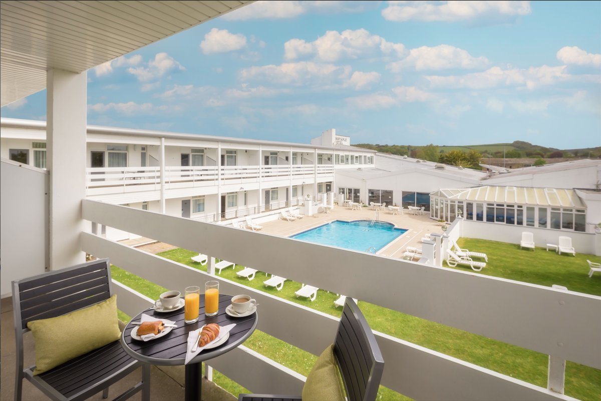 Make the most of your weekend with a last-minute break 💙

Bed &amp; Breakfast from £70 per person per night 

Looking for a last-minute break to stunning North Devon? Experience that holiday feeling with a short but sweet stay at The Barnstaple Hotel. 👇

barnstaplehotel.co.uk/offers/late-av…