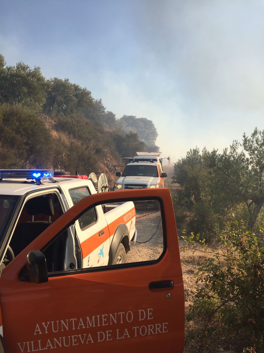 PChiloeches01's tweet photo. Aviso del 112 _19/7/2022 por incendio de vegetación desplazamos dos unidades en principio 🚒🚒, debido a la orografía y extensión de solicitan refuerzos al 112. Recibimos ayuda del @Plan_INFOCAM  y de @bomberosgu  así como de 12 agrupaciones con sus bombas ligeras. https://t.co/LRhF65F2vs