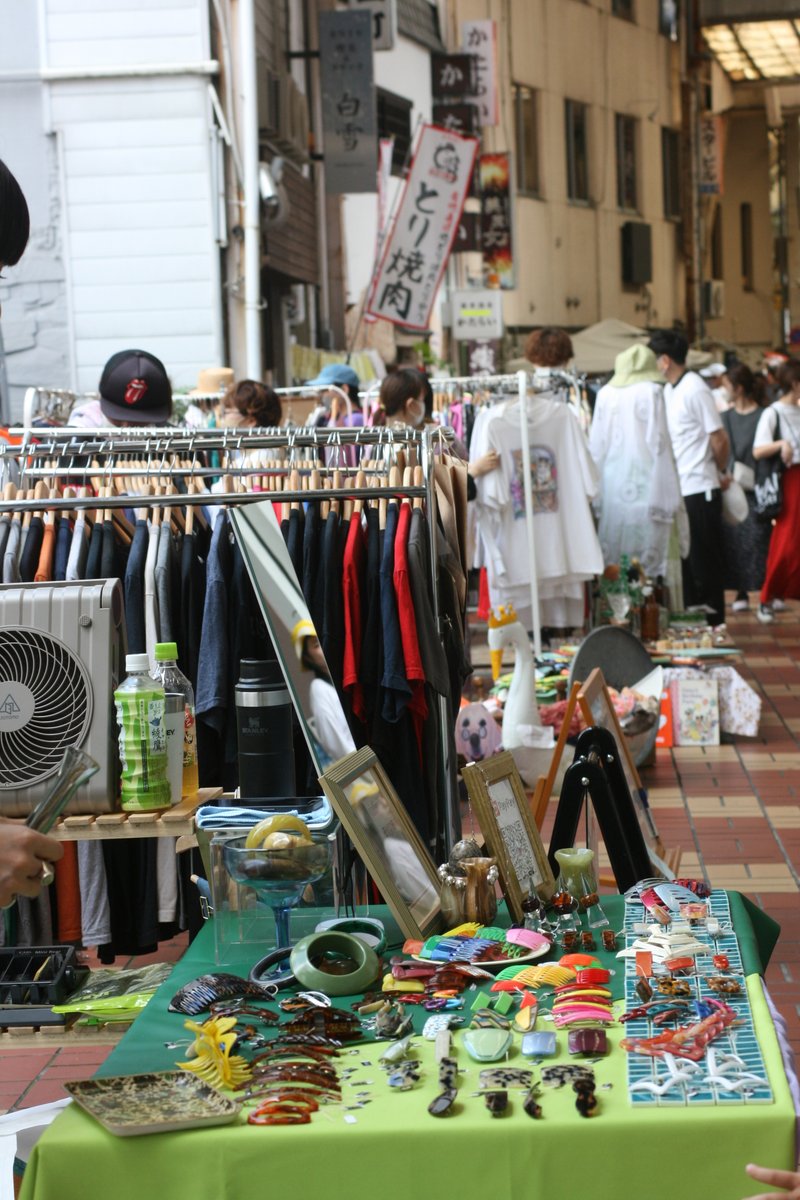 info_ysbmkt's tweet photo. 先日のサンビルにお越しいただいた皆様ありがとうございました！新企画フルギロードはいかがでしたでしょうか？
ずらっと古着が並ぶ様子は圧巻です。
来月以降もありますので、気になる方はぜひ！ https://t.co/7TgcybTDWd