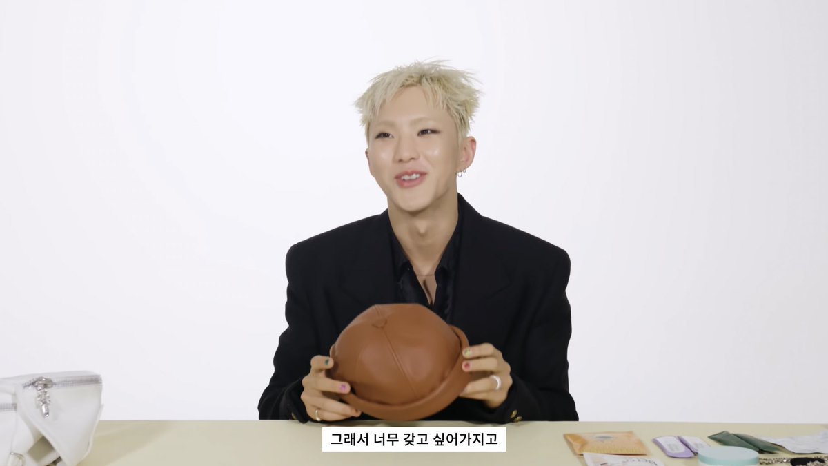 mybam_deepdeep's tweet photo. 수혁이모자 보자마자
내거 마자 사이즈도 맞아 https://t.co/Ccj4YDm0pi