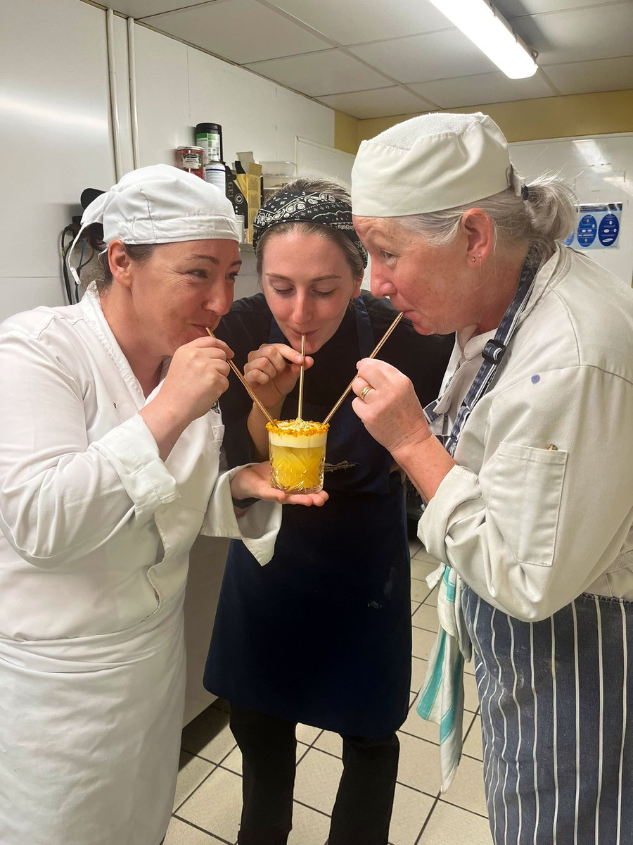 JennyFlynn15's tweet photo. Caught red handed 😂 Couldn’t resist a meadowsweet cocktail. Made with a syrup infused with foraged meadowsweet which can be found growing along the verges out in the countryside this time of year! #TheFaceBehindTheFood #Foraging #SeasonalProduce #CaughtRotten https://t.co/QEnyba9RVA