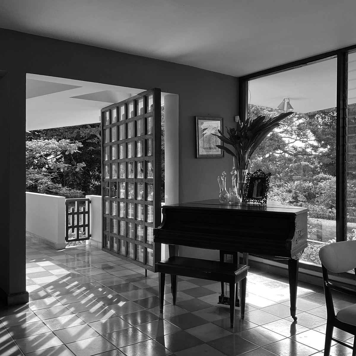 Fullana House, San Juan, Puerto Rico. Architect Henry Klumb. Photo Andrea Parga, 2022. <a href="/FExploratorio/">FotoExploratorio</a>
#PuertoRico #HenryKlumb #FotoExploratorio #view #interior #terrace #visualclues #photo #modernarchitecture #architecture