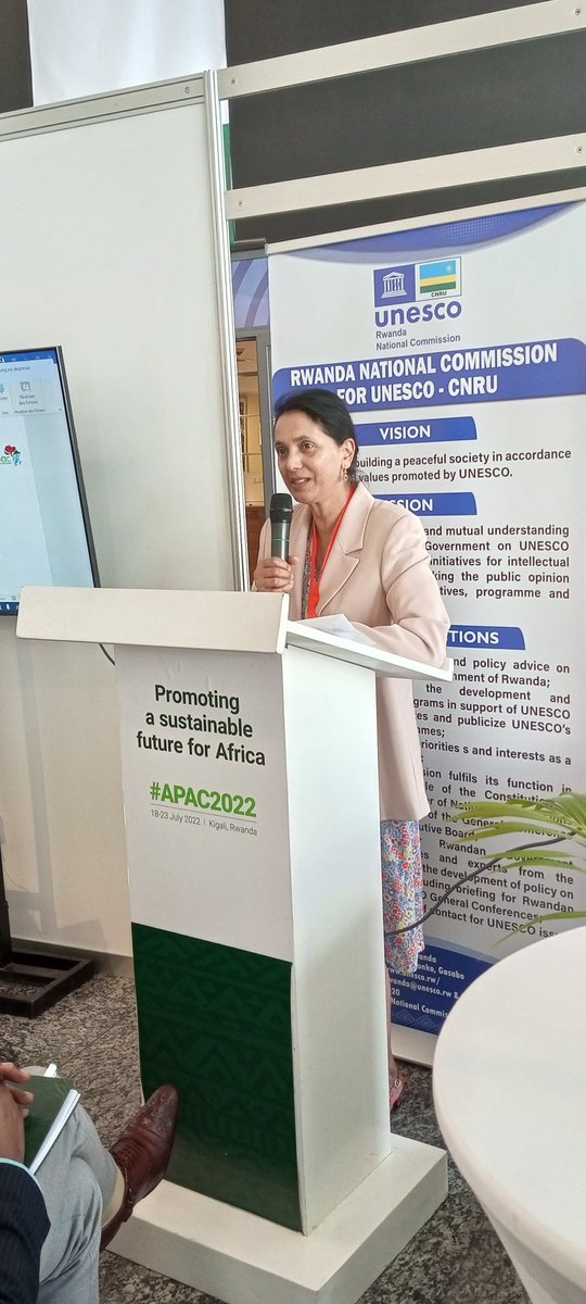 AfriMABYouTH's tweet photo. Day 3 of the congress:
Director of science for @UNESCO , Nigeria Ministry of environment and Min of water  Fishery and Forestry: talking about the BIOPALT Project and it's contribution to community dvt.

@UNESCO_MAB 
@UnescoEast https://t.co/YqpuAiUx1w