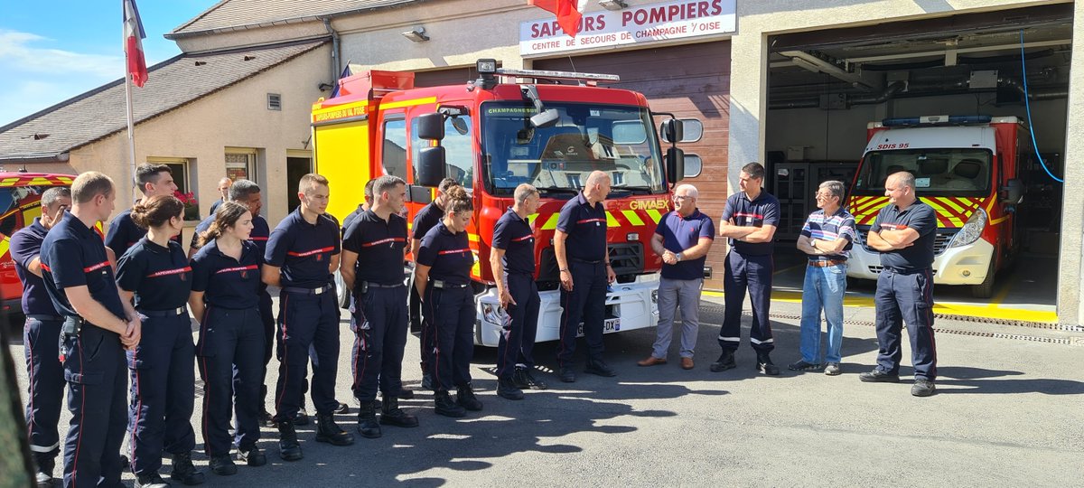 Sdis_95's tweet photo. ⏪[#ENGINS 🚒] Nouvel engin au centre de secours de #ChampagnesurOise qui a reçu les clefs de son nouveau FPTL (fourgon pompe tonne léger). Plus compact que le fourgon pompe tonne, ce nouvel engin s'adapte plus facilement au secteur et à ses petites rues. https://t.co/HYUgagesL0