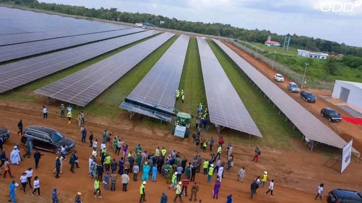 anas_seko229's tweet photo. Bravo au Bénin. Bravo au gouvernement du président Patrice Talon. 👏🏽🇧🇯

« La première centrale Solaire photovoltaïque inaugurée à Illoulofin dans la commune de Pobè

La centrale a été réalisée sur un site de 30 hectares. Elle a une capacité de production de 25 mégawatts. https://t.co/MSscIXxF9M