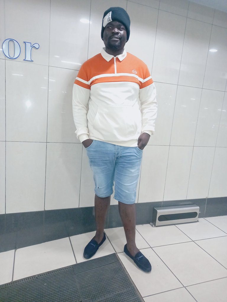 Maibo_da_SA's tweet photo. @BigZulu_ZN give me your last pair bruhh, mine already old 😑 https://t.co/VgtfPaOKTO