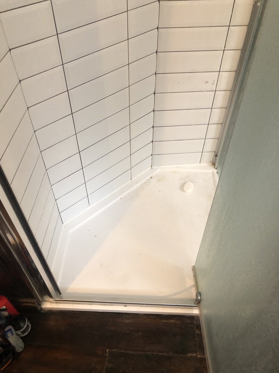 Bigleekplumbing's tweet image. Leaking shower overhaul in #Cardiff.  #Everytimeref #weakspot 💦🚿🤷🏻‍♂️