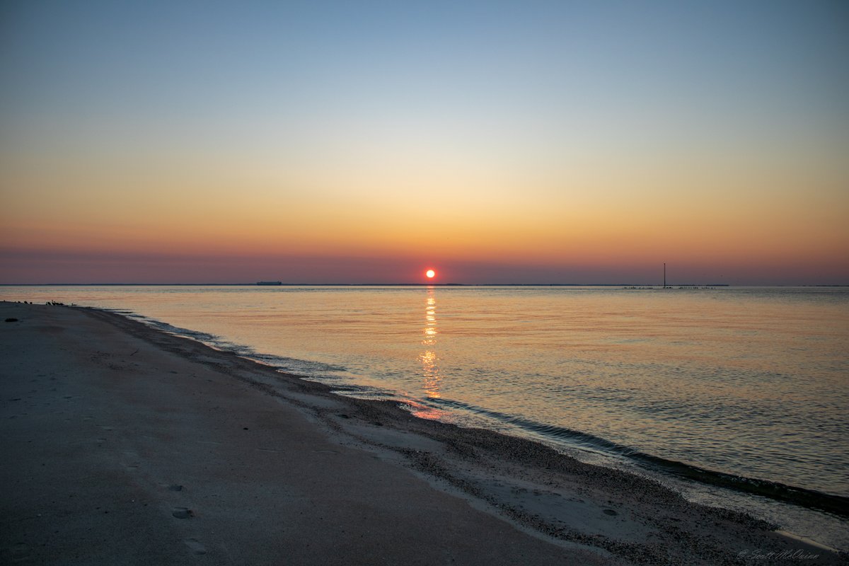 scottmcquinn1's tweet image. Get up and get out for a little morning exercise before the heatwave hits🥵 Calm on the Chesapeake Bay.  @fox5dc @TuckerFox5 @MatthewCappucci @MikeTFox5 @ErinFox5DC @caitlinrothfox5 @ClaireFox5DC @SOMDWxNews