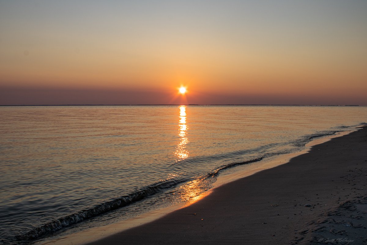 scottmcquinn1's tweet image. Get up and get out for a little morning exercise before the heatwave hits🥵 Calm on the Chesapeake Bay.  @fox5dc @TuckerFox5 @MatthewCappucci @MikeTFox5 @ErinFox5DC @caitlinrothfox5 @ClaireFox5DC @SOMDWxNews