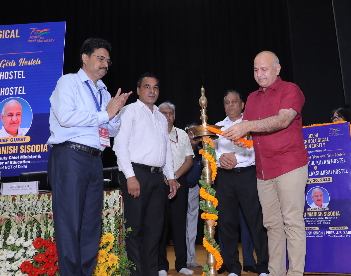 The newly built hostels in DTU were inaugurated by Delhi Dy Chief Minister Sh. Manish Sisodia on Wednesday. On this occasion, DU VC Prof. Yogesh Singh was the Guest of Honour and the function was presided over by DTU Vice Chancellor Prof. Jai Prakash Saini.
