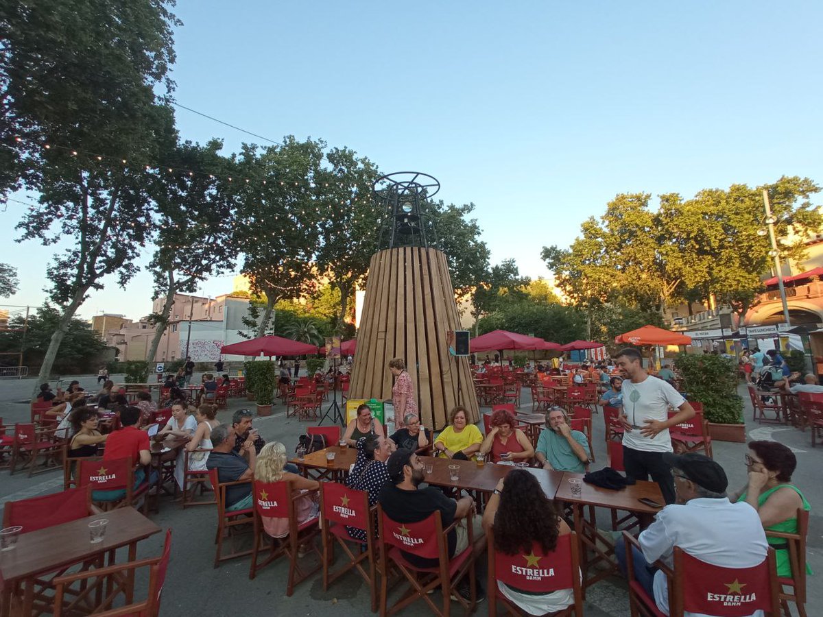MarcSerraSole's tweet photo. Última setmana per gaudir del #GrecAlSec i de la gastronomia del #PobleSec! @grecfestivalbcn. 🌮😎
És un plaer tornar a reunir-nos a la plaça Margarida Xirgu per assaborir la millor gastronomia de proximitat i celebrar el que més ens agrada a Barcelona: la vida de barri.❤️ https://t.co/BcHO5ZqceR