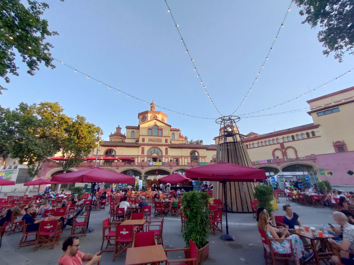 MarcSerraSole's tweet photo. Última setmana per gaudir del #GrecAlSec i de la gastronomia del #PobleSec! @grecfestivalbcn. 🌮😎
És un plaer tornar a reunir-nos a la plaça Margarida Xirgu per assaborir la millor gastronomia de proximitat i celebrar el que més ens agrada a Barcelona: la vida de barri.❤️ https://t.co/BcHO5ZqceR
