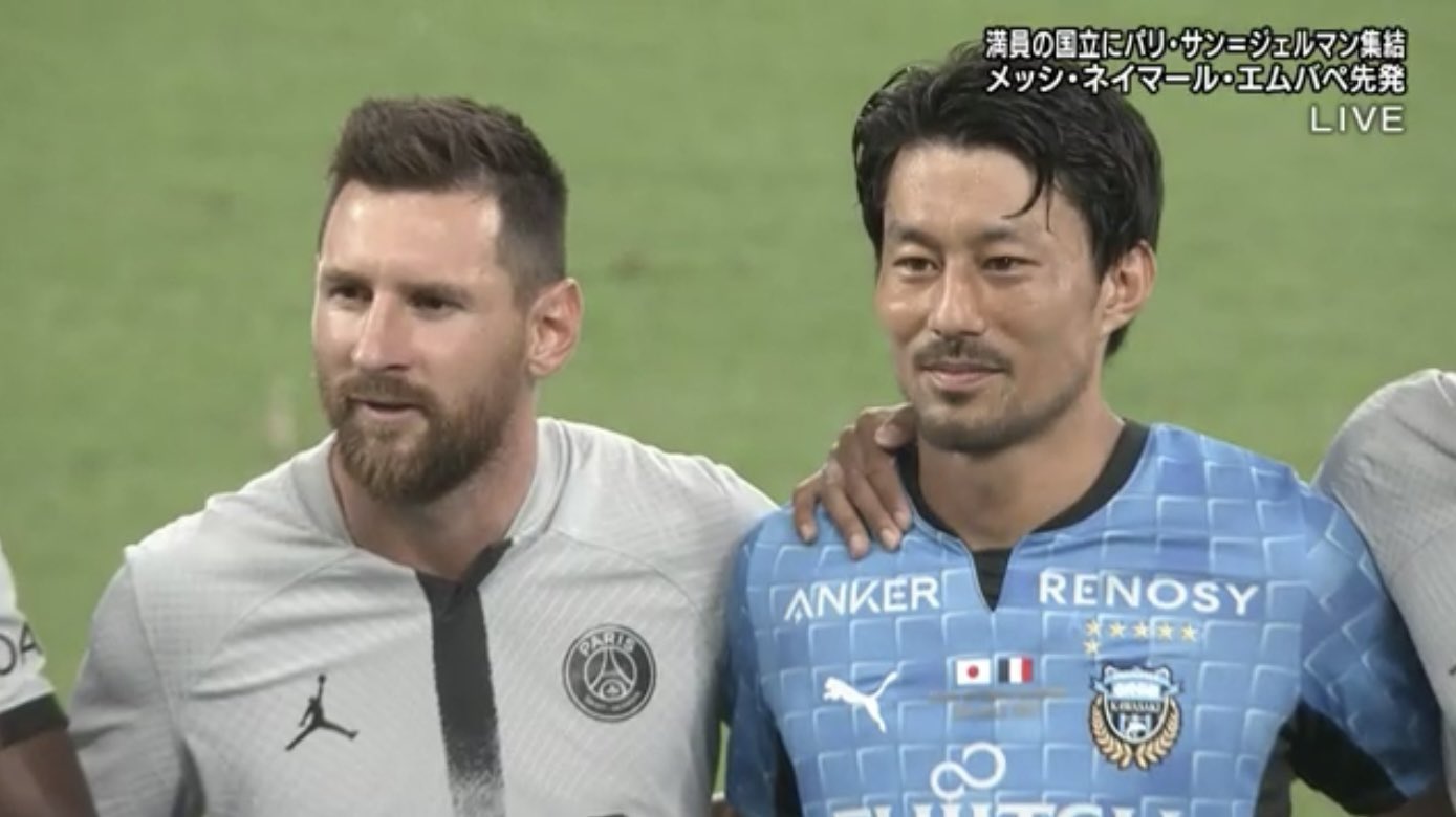 Yokoアルディーサポ メッシと撮った時の家長 俺と撮った時の家長 T Co Dzqsidacsz Twitter