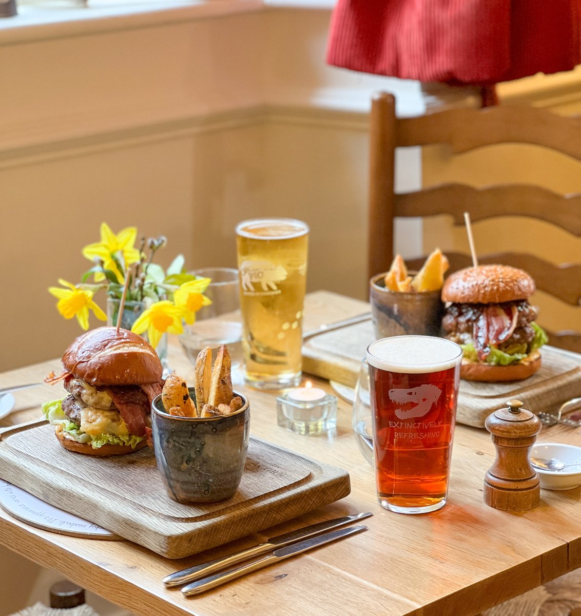 Acorn_Inn's tweet photo. Perfect weather for a burger &amp; a pint!

#summer #acorninn #eatlocal #dorchester #redcarnationhotels #restaurant #pub #burger #visitdorset https://t.co/Au9mrOoGWN