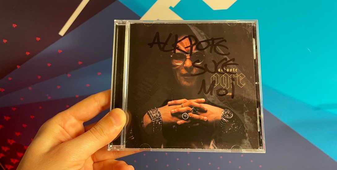 mehdiradio's tweet image. 🎁#concours 

RT/FOLLOW et tweet avec le #skyrockdedicace pour gagner le 📀 dédicacé de @AlkpoteLeVrai 

Tirage o sort 16h !!!! 

1 gagnant(e) 🏆
bonne chance à tous 💥